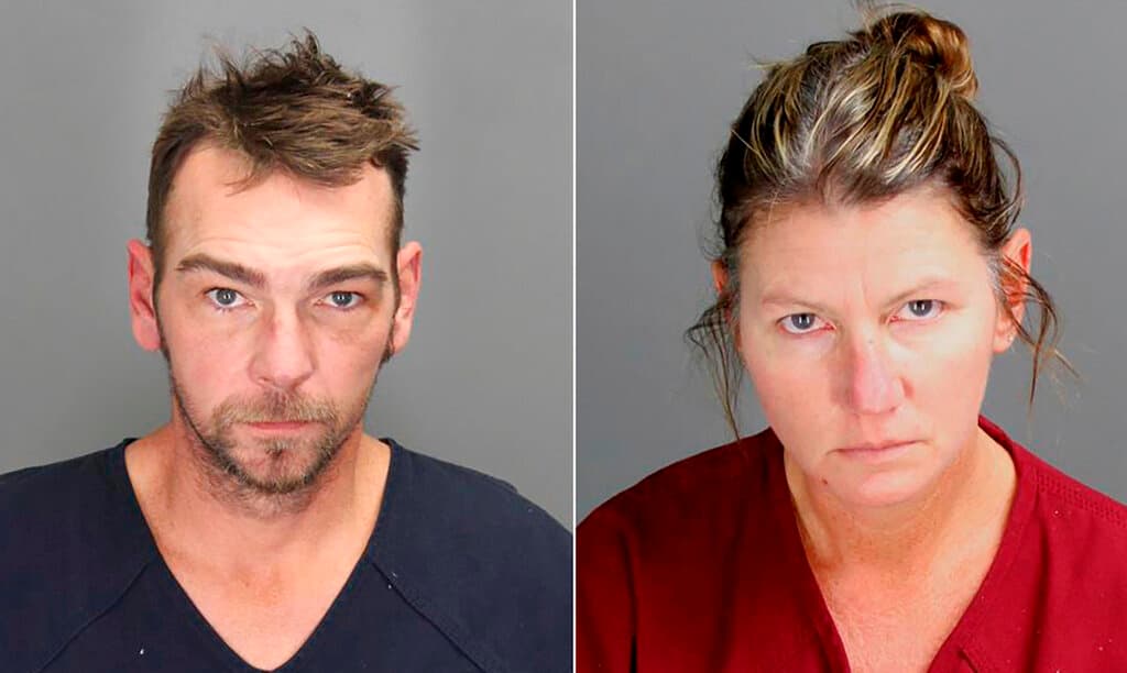 Cómo los localizaron, quién les ayudó y 1 millón de fianza: las claves de los padres acusados de homicidio involuntario tras el tiroteo en Michigan