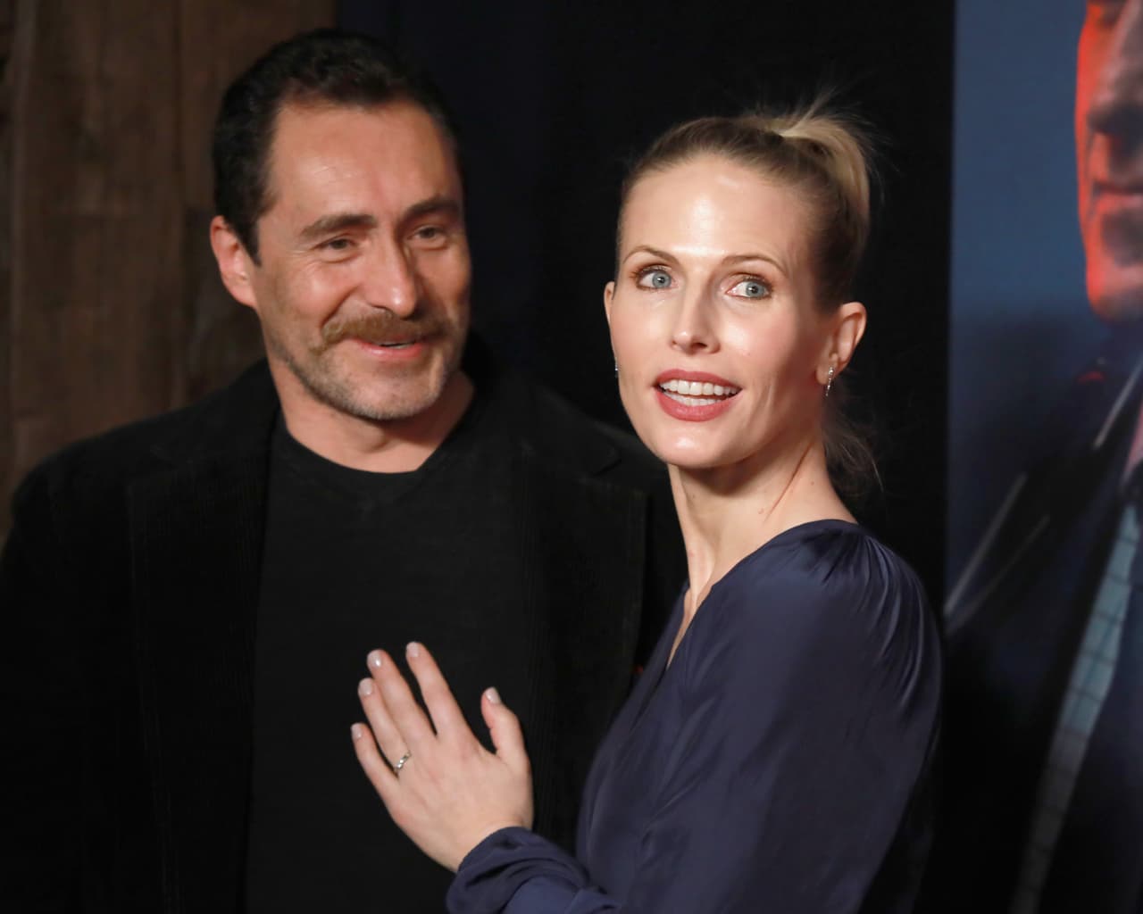 <b>Demián Bichir - Stefanie Sherk</b>
<br>El 20 de abril de 2019 murió Stefanie Sherk, a los 37 años. La pareja estuvo junta desde 2011 y al poco tiempo de iniciar su noviazgo dieron muestras de que eran el uno para el otro. 
<br>Con un sentido mensaje el actor despidió a su esposa y aseguró que "falleció en completa paz".
<br>