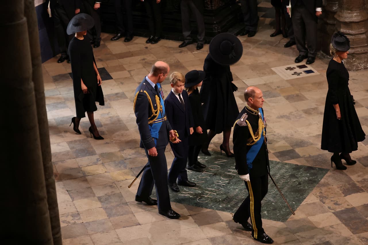 Al funeral también asistieron presidentes, reyes, príncipes, primeros ministros, embajadores e invitados, en medio de unas estrictas medidas de seguridad.
<br>
