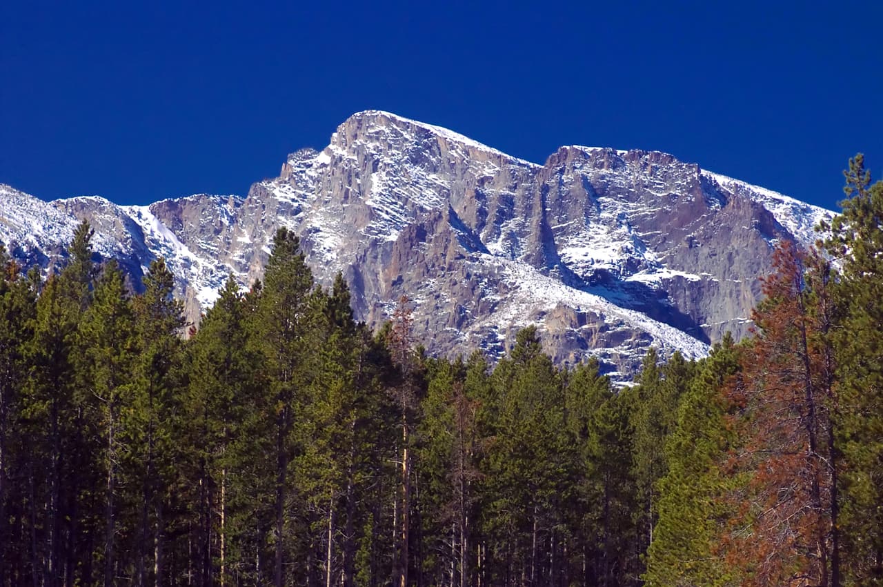 Rocky Mountain: este despliegue viviente de la grandeza de las montañas Rocosas le brinda a los visitantes oportunidades para vivir un sinfín de experiencias y aventuras que los dejarán sin aliento.