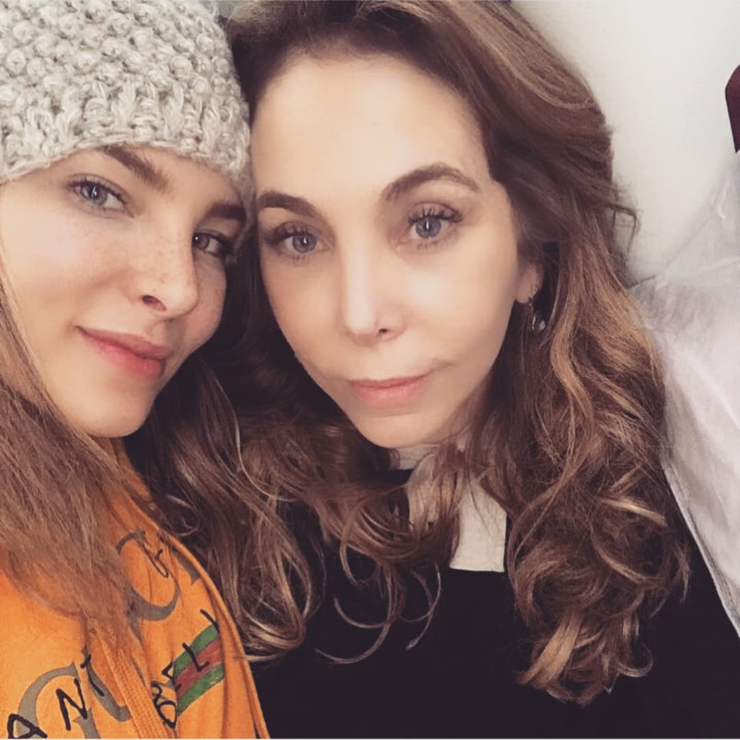 "Desde que vivía en España, cómo ha sido la vida de mi familia, cómo estaban enamorados (sus padres)", compartió.
<br>