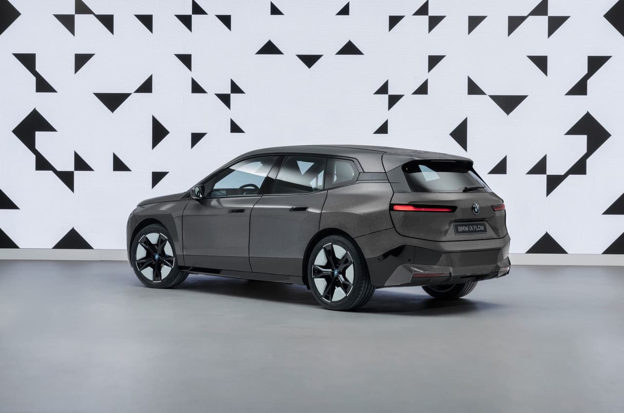 BMW iX Flow Concept