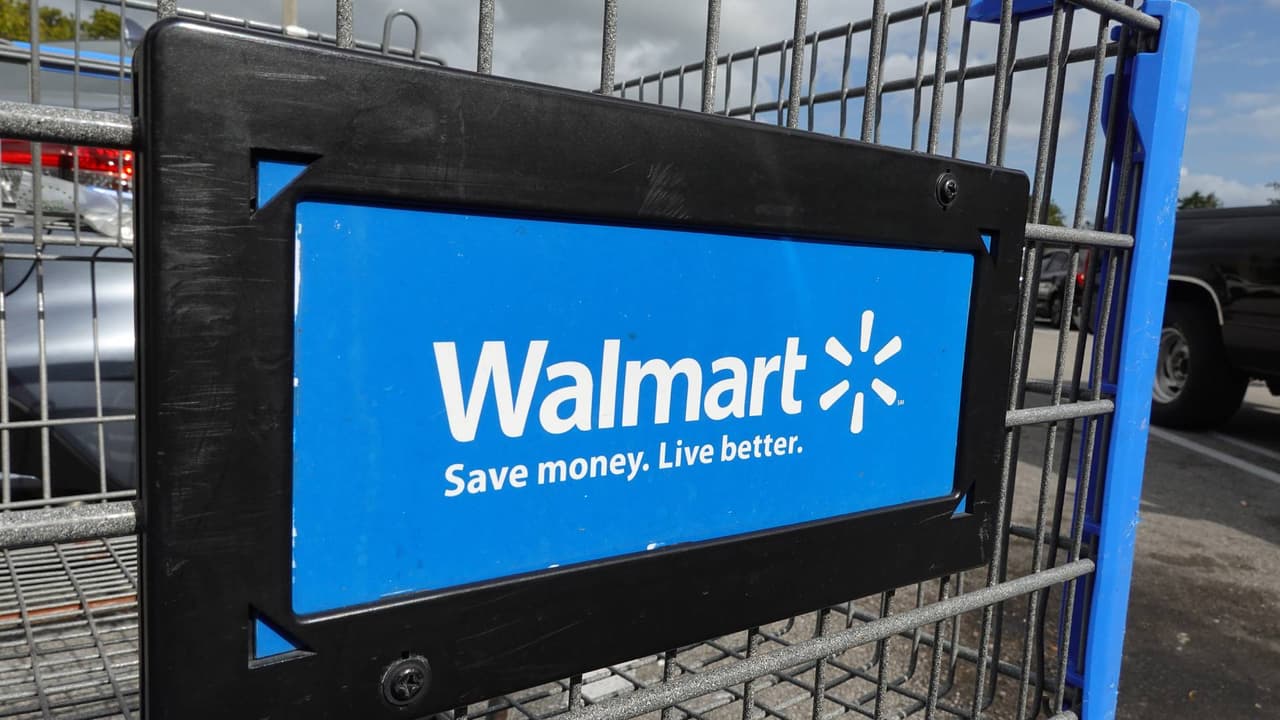 Investigan apuñalamiento múltiple en un Walmart: hay 11 personas heridas, seis de gravedad