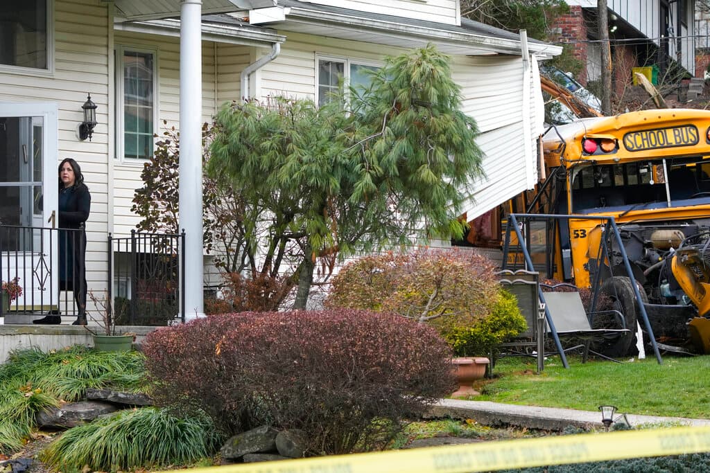 A través de un tuit, el superintendente de Ramapo, Michael Spetch, indicó que se había movilizado al lugar del accidente, en Southgate Drive. “Nuestros pensamientos están con los niños y sus familias mientras oramos por una pronta recuperación”, escribió.