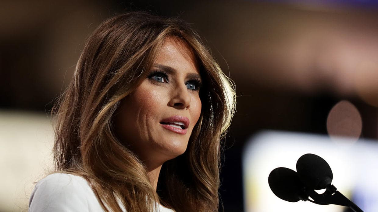 Melania Trump intenta aclarar su situación migratoria sin presentar pruebas
