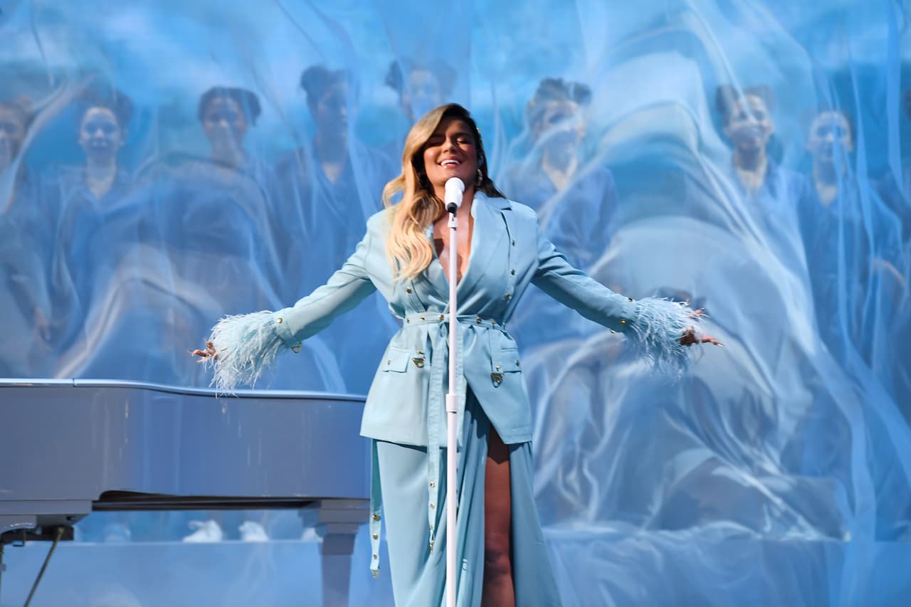 La ‘Bichota’ fue la primera en saltar a los mares de la transformación y aprovechando el lanzamiento del video ‘El Barco’, en el 2021 la cantante mostró por primera vez su 
<a href="https://www.univision.com/musica/looks-de-yailin-la-mas-viral-que-han-encendido-las-redes-fotos" target="_blank">nuevo look </a>