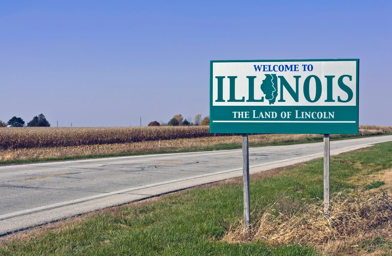 <h3 class="cms-H3-H3">9.- Illinois</h3>
<br>
<br>📌Puntuación de agotamiento: 6.2
<br>📌 Tiempo de trabajo por semana: 38 horas 42 minutos
<br>📌 Promedio salario anual: $70,000
<br>📌 Promedio tiempo de viaje de ida: 29 minutos
<br>📌 Búsquedas anuales en Google de “burnout”: 26,300
<br>