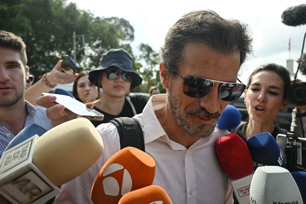 El actor español Rodolfo Sancho a su llegada este martes a la corte donde se realiza el juicio, en la turística isla de Koh Samui.