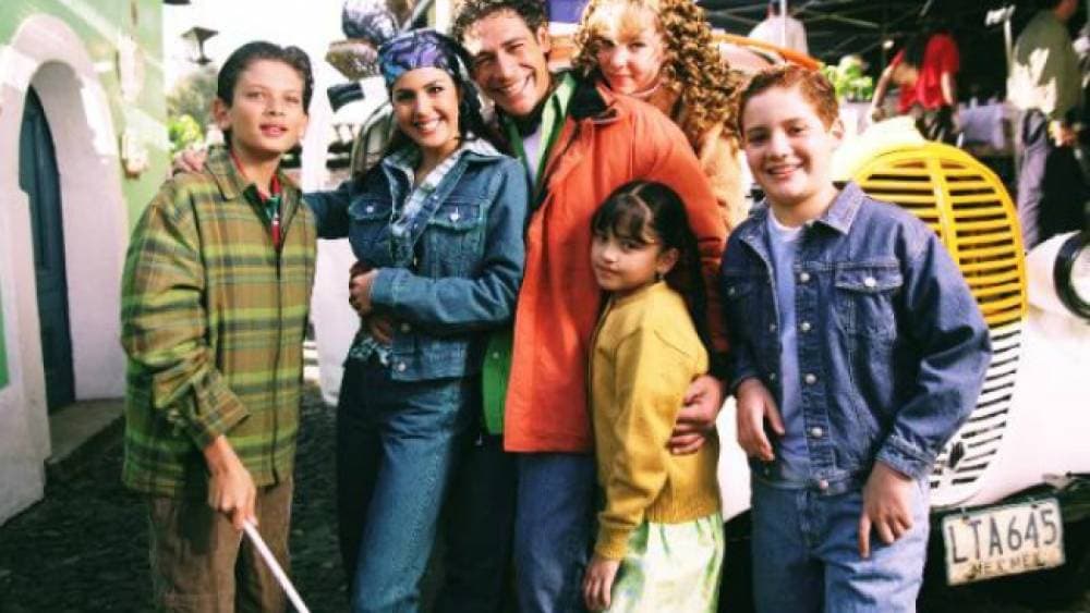 En la telenovela infantil 
<b>Cómplices al Rescate</b>, protagonizada al principio por 
<b><a href="https://www.univision.com/temas/belinda" target="_blank">Belinda</a></b> y luego por 
<b><a href="https://www.univision.com/temas/daniela-lujan" target="_blank">Daniela Luján</a></b>, las gemelas Silvana y Mariana también fueron separadas al nacer.