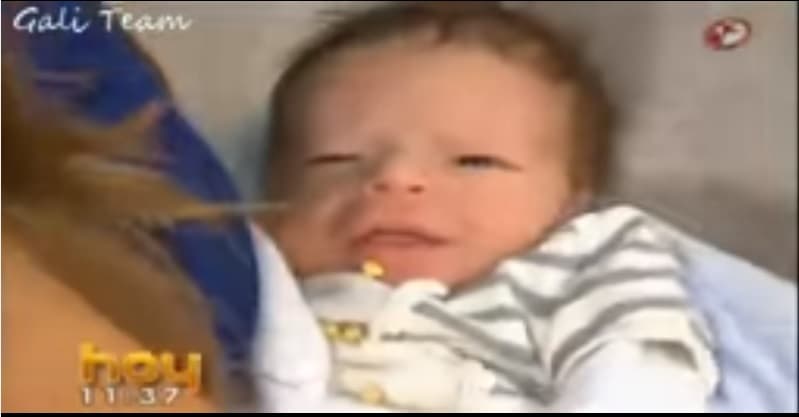 Mateo nació el 23 de marzo de 2012 vía cesárea en Miami, Florida. A tan sólo a un mes de nacido tuvo su primera aparición en televisión en el programa ‘Hoy’.