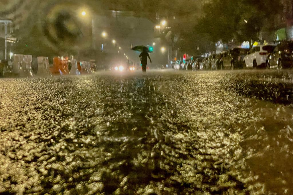 <a href="https://twitter.com/NYCMayor/status/1433270023183818752" target="_blank">El alcalde de Nueva York, Bill de Blasio,</a> declaró también el estado de emergencia en la ciudad debudo a un "evento meterológico histórico" con "lluvias récord" y "brutales inundaciones.