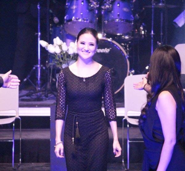 Semanas antes de morir, 
<b><a href="http://www.univision.com/entretenimiento/muere-la-cantante-y-actriz-mexicana-hiromi-hayakawa-y-tambien-su-bebe-julieta">Hiromi</a></b> formaba parte del elenco de la obra 'Mentiras' y del grupo musical 'Ellas'. Saltó a la fama en el 2004 gracias al reality show 'La Academia'. Su carrera la construyó principalmente en teatro musical.