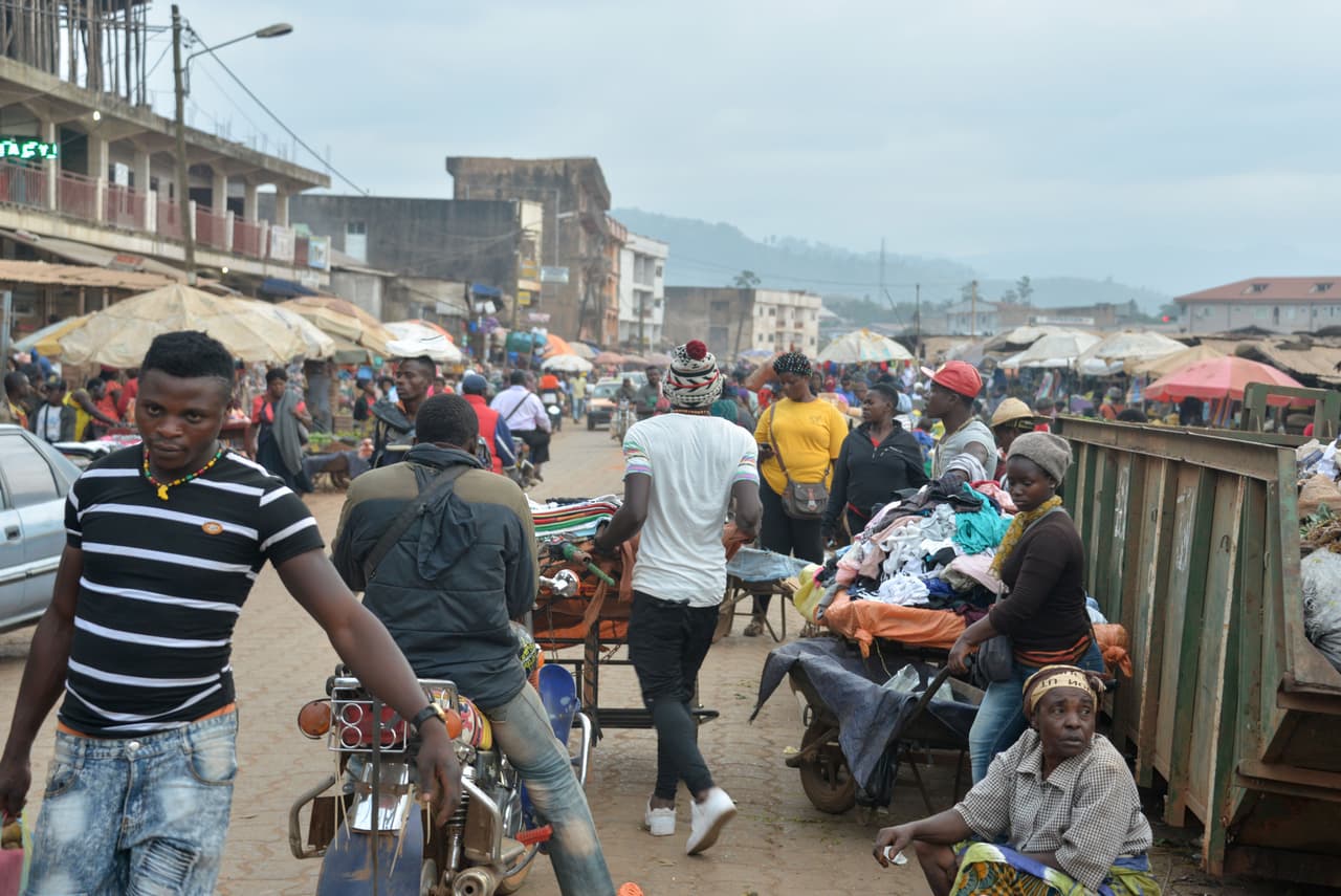 <b>Puesto 8: Bamenda, Camerún. </b>349,000 habitantes. Contaminación media anual por combustión: 104.6 microgramos por metro cúbico.
<br>