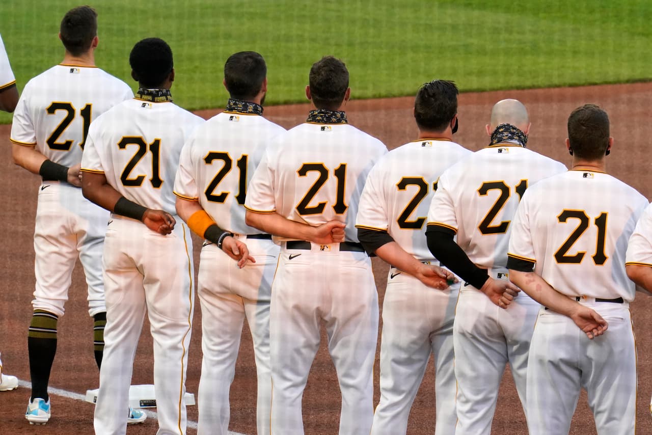 Los Pittsburgh Pirates portaron en los dorsales el ‘21’ que portara la leyenda boricua. En el duelo ante los Chicago White Sox, los peloteros honraron la memoria de aquél que ganó dos Series Mundiales.