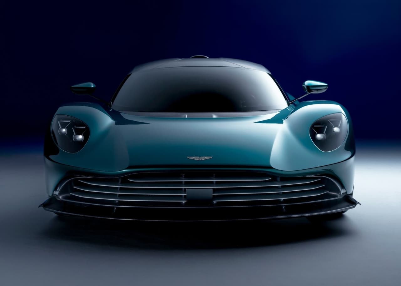 De esta manera, estamos ante un exótico con 937 caballos de fuerza y 738 lb-pie de torque.