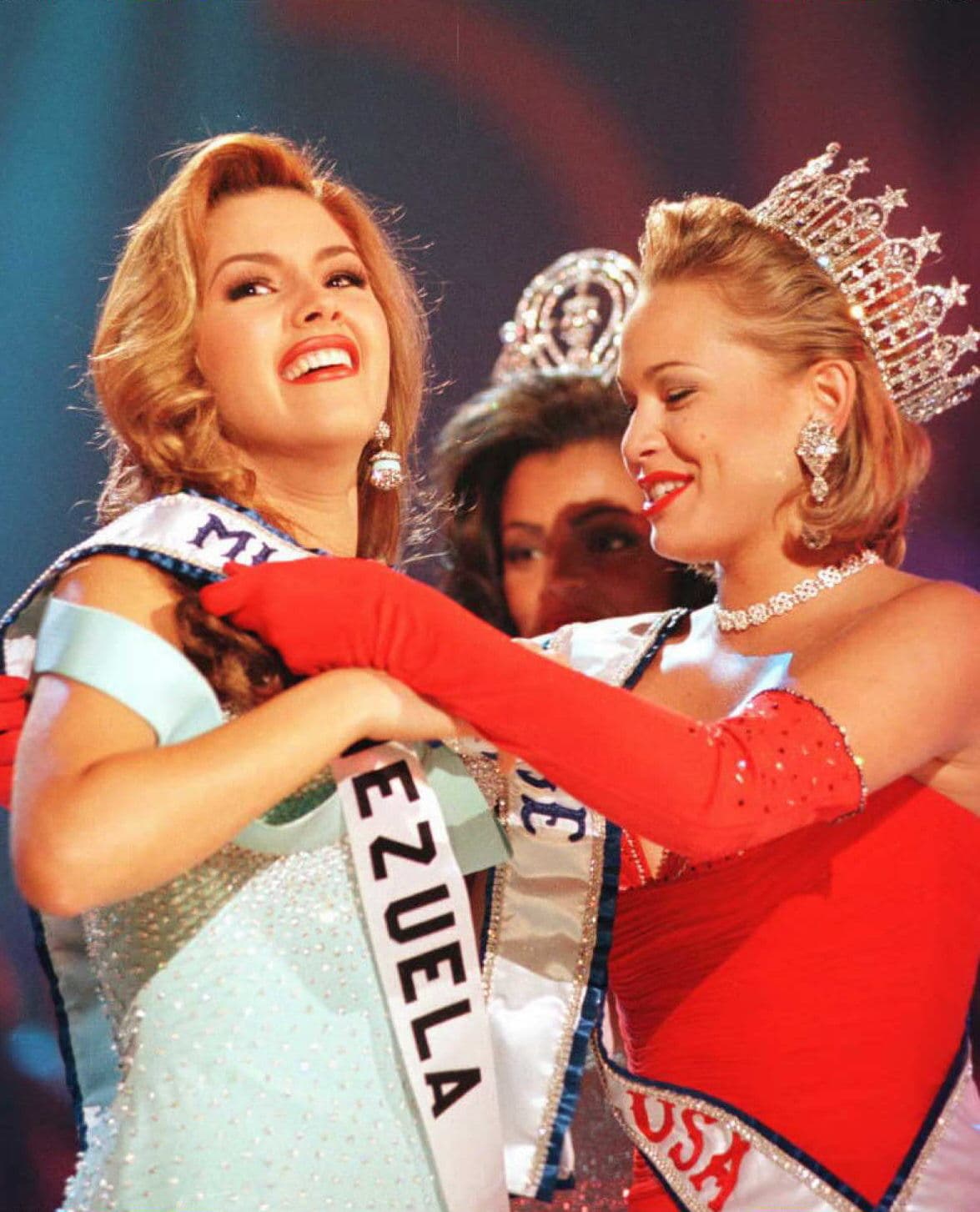Meses de estricto régimen físico y alimenticio, impuesto por Osmel Sousa desde el Miss Venezuela rindieron sus frutos, pero fueron insostenibles en el tiempo. Luego de la tensión del concurso en Las Vegas, Machado se relajó y subió 40 libras. Este desliz, inconcebible para una Miss Universo en ejercicio, despertó las alarmas de la prensa del espectáculo y convirtió el peso de Alicia Machado en un tema público.