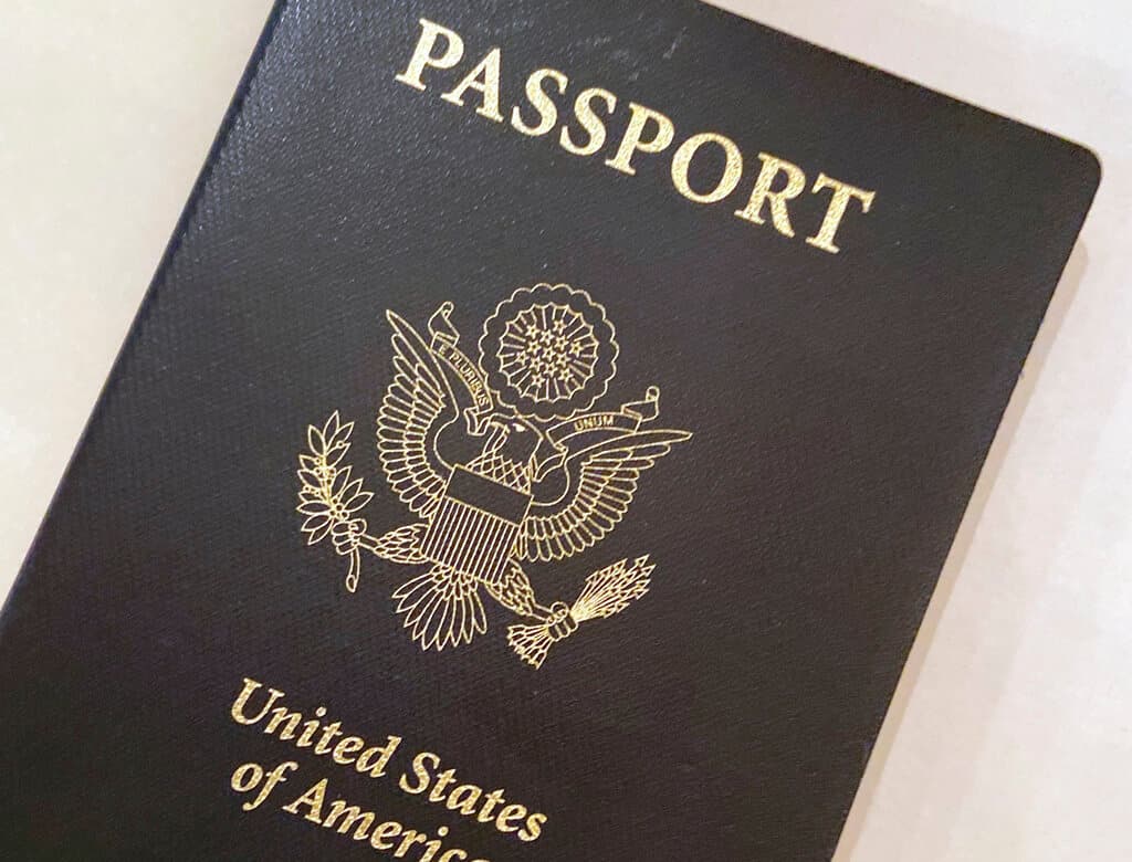 <b>¿Qué documentos necesito para sacar el Real ID en California?</b>
<br>
<br>En el estado dorado, tienes que presentar documentos que certifiquen que eres un residente legal en EEUU. Puedes presentar un acta de nacimiento, certificado de naturalización, pasaporte de EEUU o tarjeta de residencia.
<br>