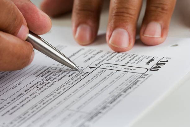 El IRS informa que las familias pueden reclamar un crédito por valor del 50% de sus gastos de cuidado infantil, que puede ser de hasta $16,000 para dos o más niños. 
<br>
<br>
