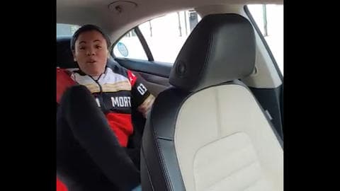 Una mujer amenazó a un conductor de Uber de raza negra en el distrito de El Bronx, en Nueva York: "Fuera de mi jodido país", le dice en un momento del trayecto. 
<b>"Donald Trump te va a enviar a ti y a tu familia de vuelta"</b>.
