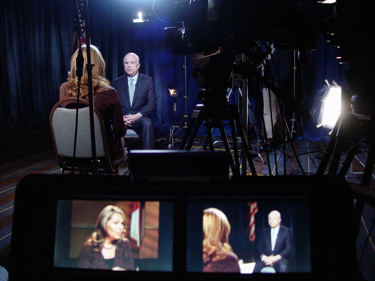 María Elena Salinas entrevista al senador John McCain, ex candidato presidencial por el Partido Republicano.