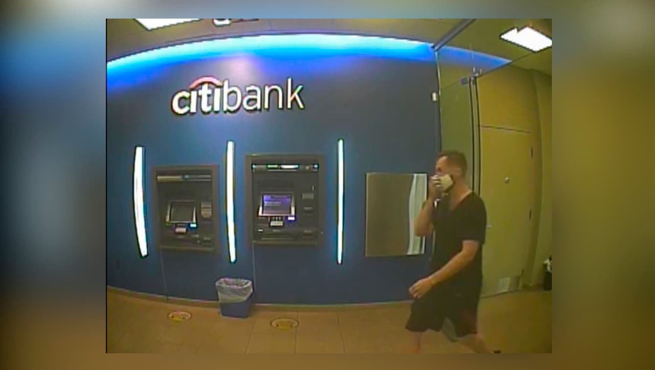 Intentó robar en un Citibank, un Wells Fargo, un Chase Bank y un HSBC Bank en Coral Gables, así como en una sucursal del Chase Bank en la ciudad de Aventura.
<br>