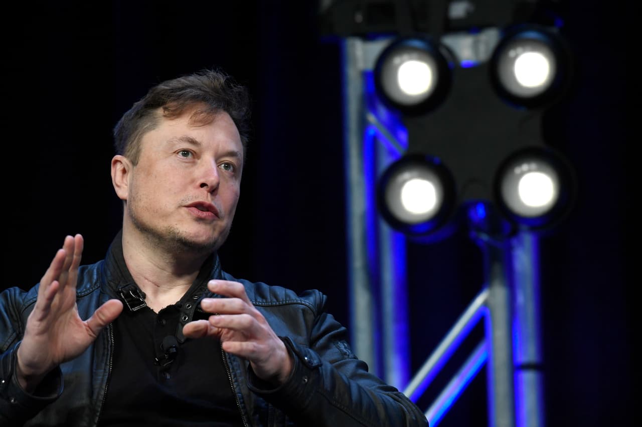 Por qué un tuit de 2018 llevó a Elon Musk a los tribunales (y podría costarle miles de millones de dólares)
