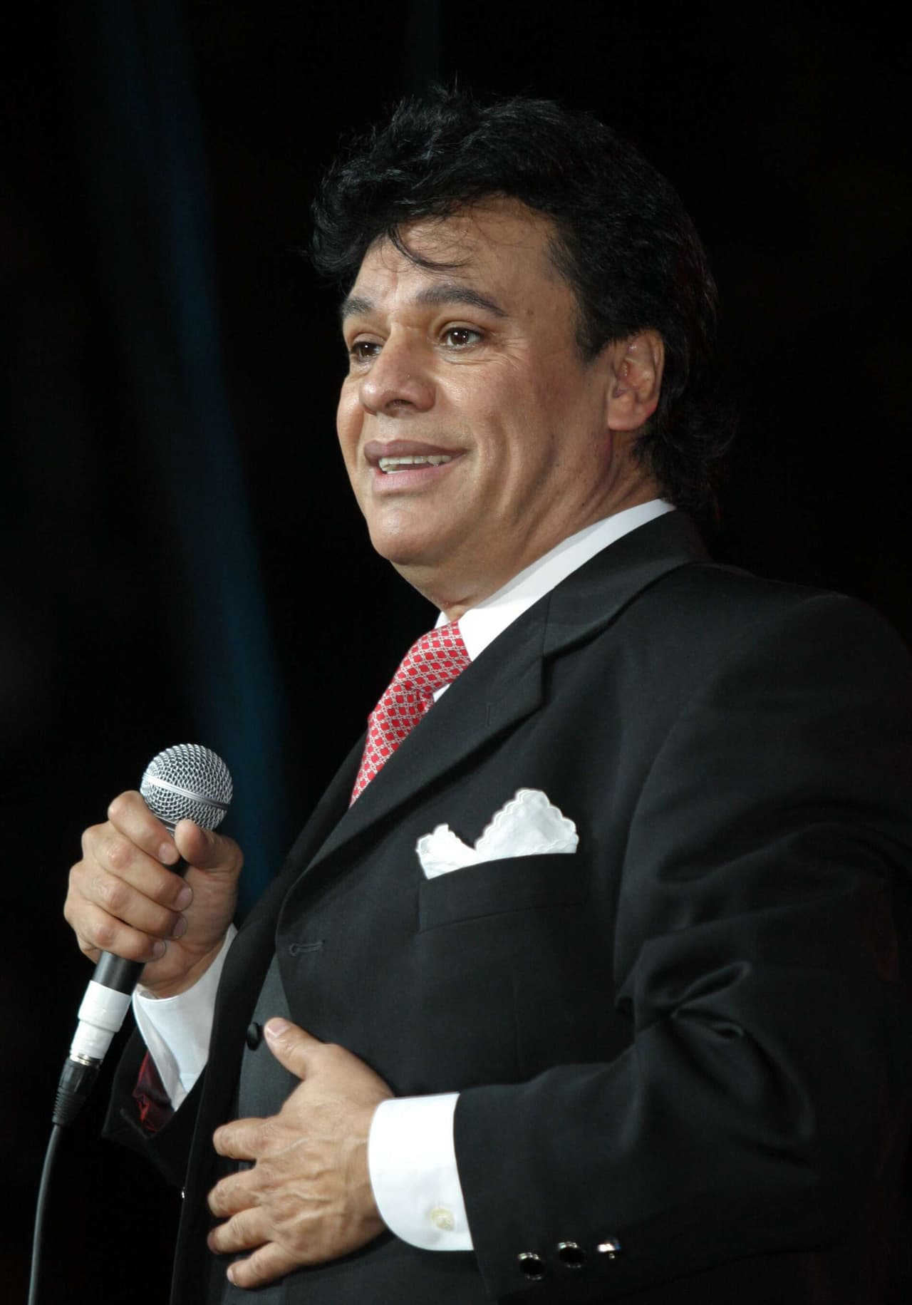 Durante la década de los ochenta, el cantante siguió con su carrera musical ganándose el cariño del público.