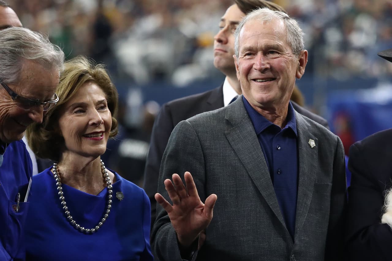 <b>George W. Bush.</b> El nueve de noviembre el expresidente de EEUU dio una "cálida felicitación" a Biden, y calificó al demócrata como "un buen hombre, que ha ganado la oportunidad de liderar y unificar a nuestro país". En el mismo comunicado también felicitó a Trump, por su "logro político extraordinario" al ganar 70 millones de votos.
<br>