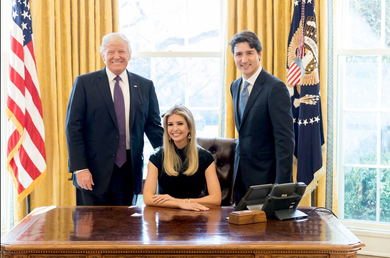 <b>Dia 25/Febrero 13: </b>El presidente 
<a href="http://www.univision.com/temas/donald-trump" target="_blank">Donald Trump</a> y el primer ministro canadiense, Justin Trudeau, aseguraron en una
<b><a href="http://www.univision.com/noticias/politica/primer-encuentro-entre-trump-y-trudeau-unidos-por-los-tratados-comerciales-distanciados-por-politicas-migratorias"> rueda de prensa en la Casa Blanca tras su primer encuentro </a></b>que uno de los objetivos comunes de la agenda bilateral es la seguridad y que trabajarán en los próximos años en fortalecer los lazos comerciales y en unir esfuerzos en la lucha contra amenazas como el terrorismo. "Nuestras dos naciones comparten mucho más que una frontera, compartimos los mismos valores, el mismo amor por la libertad y una defensa colectiva. Las tropas canadienses y estadounidenses han luchado juntas en batalla (...) En estos tiempos peligrosos es aún más importante continuar fortaleciendo nuestra vital alianza", dijo Trump.
<br>