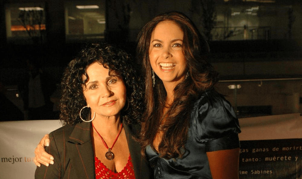 Doña Lucero León ha sido su incondicional y durante un tiempo fue, incluso, la representante artística de su hija.