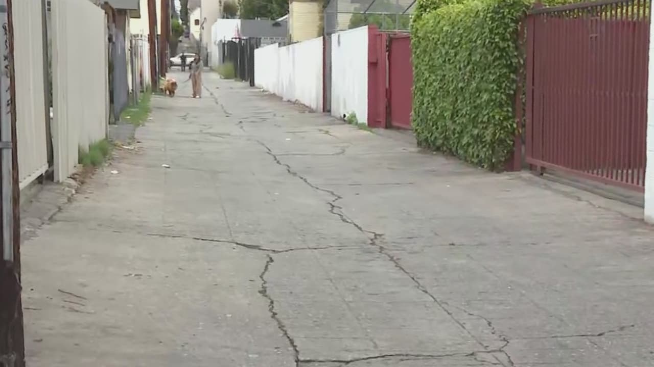 Vecinos en Pico Union caminan con tranquilidad después de que reubicaran a indigentes