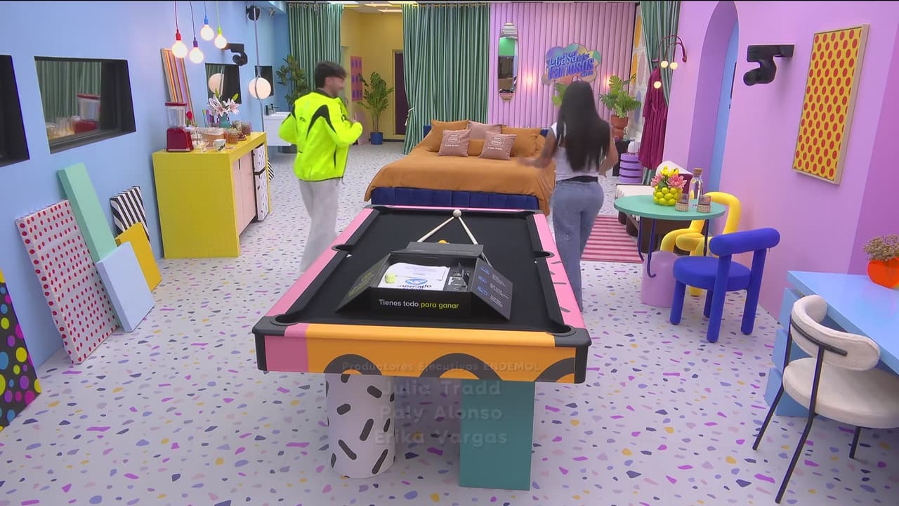 Además los muebles son completamente nuevos, sumamente coloridos y tienen un acomodo bastante distinto al que se ha visto