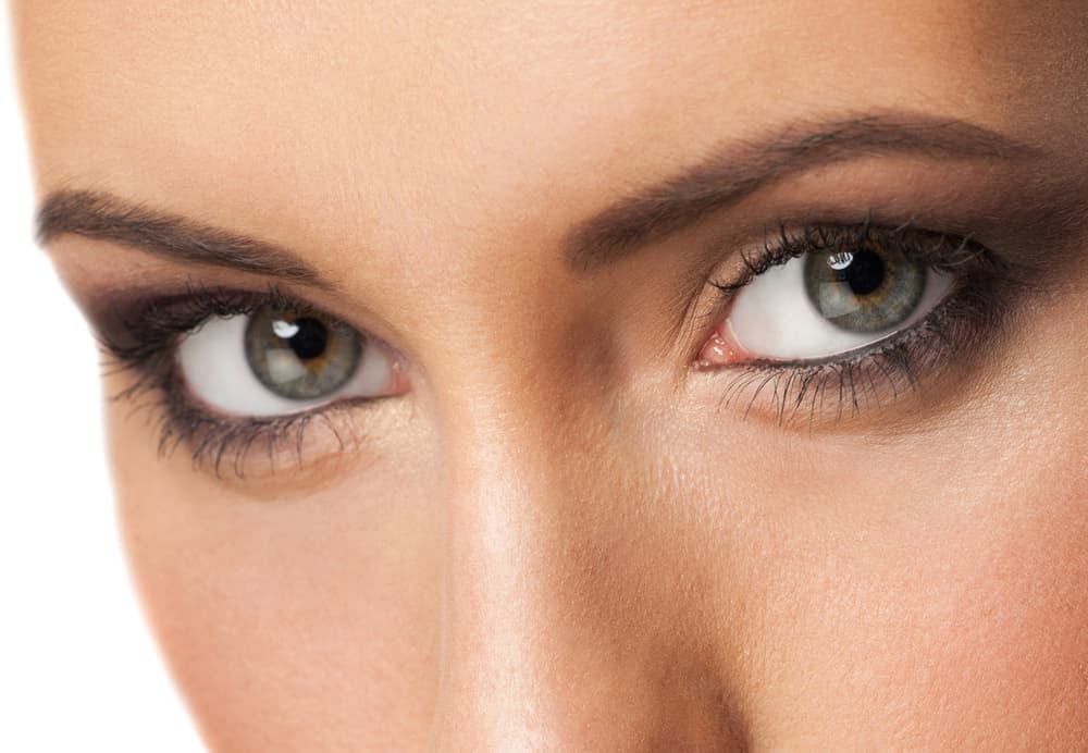 <b>Escorpión </b>
<br>Considerado como uno de los signos del elemento agua más intuitivos y profundos del zodíaco, extremadamente sensual y sexual, tienes una agudeza extraordinaria en tu mirada que desnuda simbólicamente a quien está frente a ti, o sea, no puede esconder sus sentimientos cuando utilizas tu “arma de guerra”. 
<br>