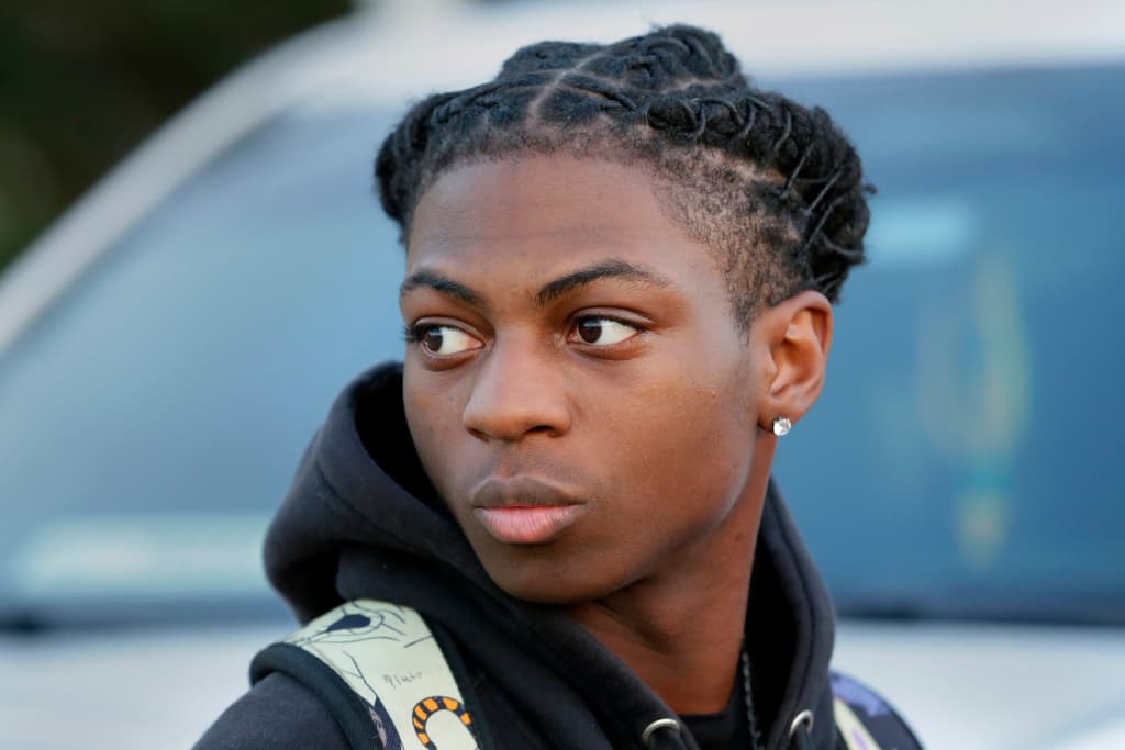 Este joven negro fue suspendido de su escuela por su peinado con 'dreadlocks', pero un juez dice que no fue discriminación