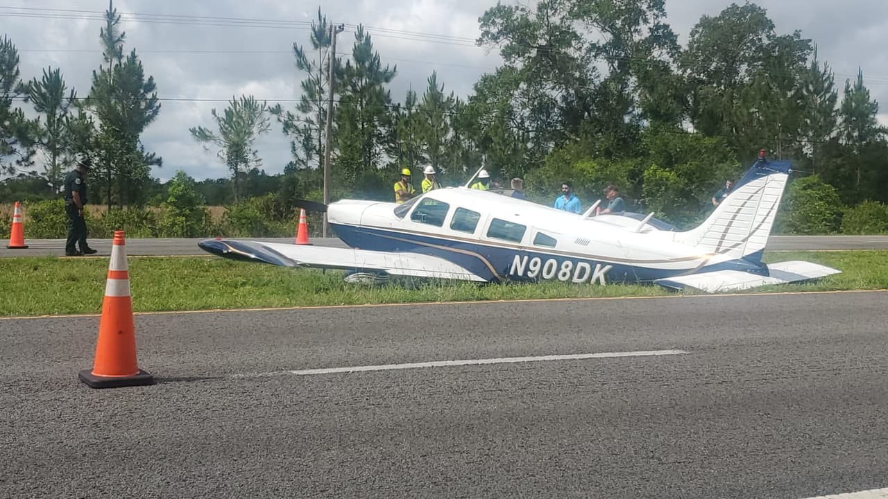 Avioneta aterriza de emergencia en Colonial Drive, condado de Orange 