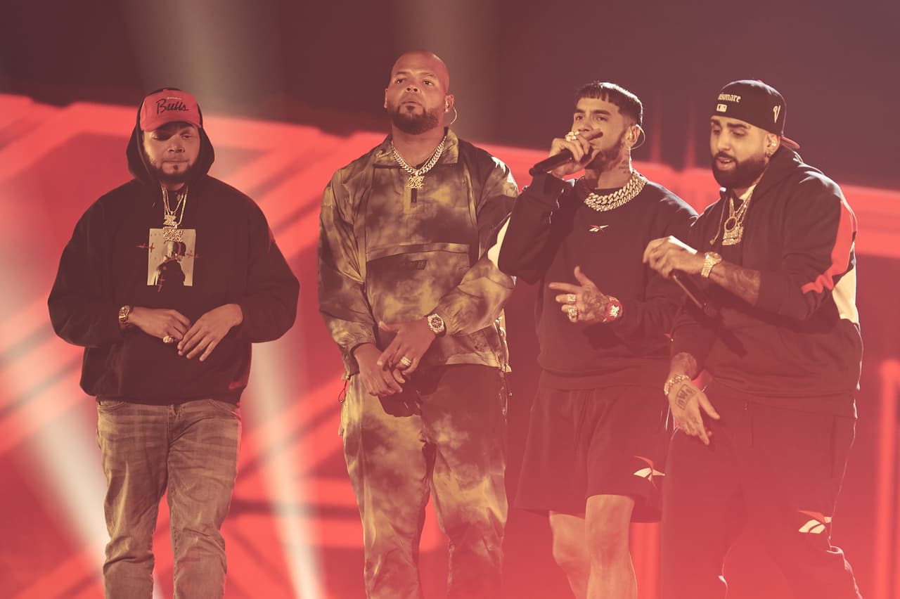 Sin duda que 
<b>Mambo Kingz, Anuel y DJ Luian</b> prenderán el escenario con su tema 'Más Rica Que Ayer'.