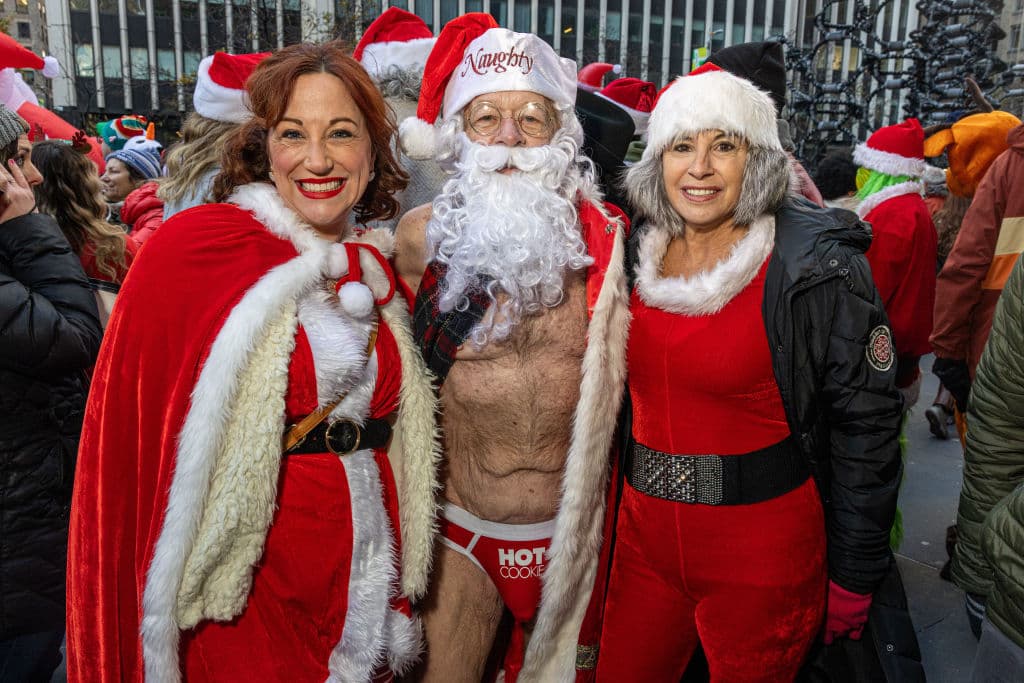 Para muchos de los participantes que 
<b>se congregaron en Times Square</b> antes de salir a visitar las tabernas y bares en los cuales depositarían sus donativos, se trató de 
<b>una experiencia inigualable</b>.