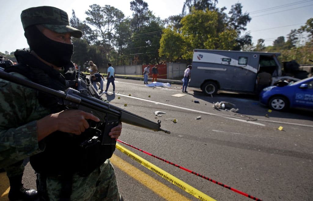 <h3 class="cms-H3-H3"><b>Guerrero</b></h3>
<br>
<b>Nivel 4-No viajar</b>
<br>
<b>Peligro: Delincuencia y secuestro</b>
<br>
<br>Las autoridades advierten frecuentes bloqueos en carreteras por parte de grupos del crimen organizado, donde los viajeros podrían estar en peligro.
<br>
<br>Además señalan que en muchas áreas de este estado del sur del país los grupos armados operan independientemente del gobierno.