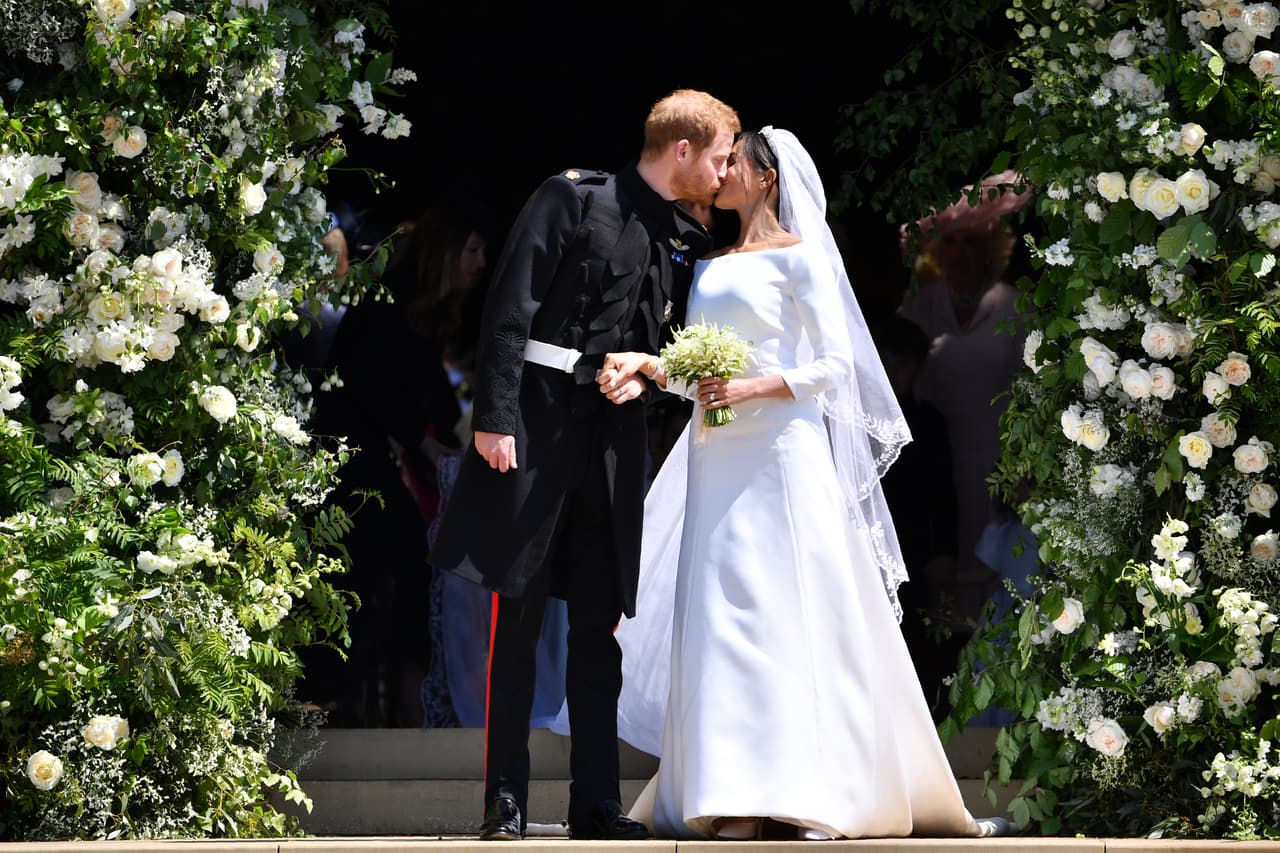 Los duques de Sussex se casaron frente a más de dos mil 600 invitados, el 19 de mayo de 2018 en la capilla de St George, ubicada en el castillo de Windsor.