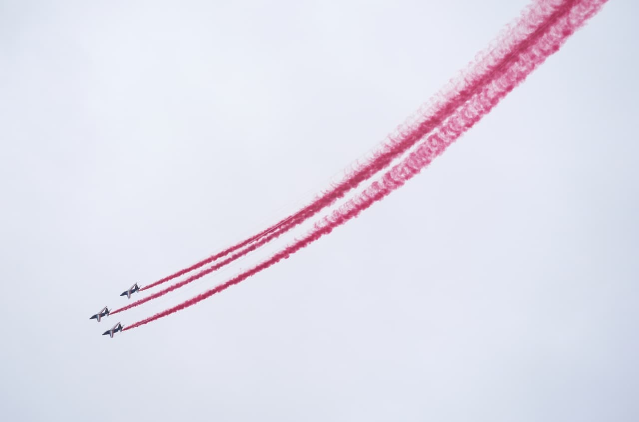 El cielo francés se había eliminado de color rojo y es que se formó una figura en los cielos. 
<br>