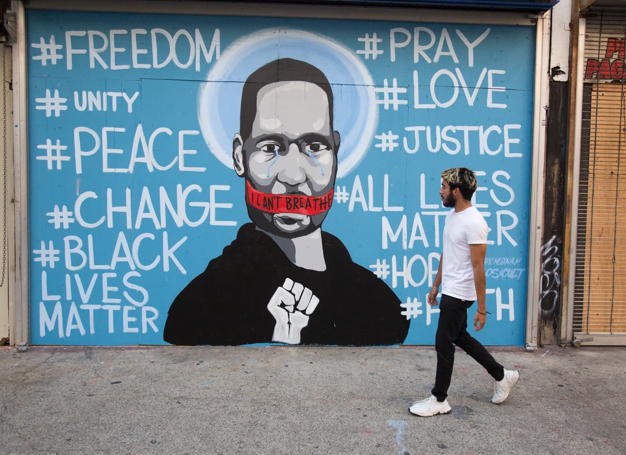 La razón del silencio son los disturbios y saqueos que han empañado las marchas pacíficas en demanda de justicia por la muerte George Floyd, un afrodescenciente de 46 años que falleció a mano de cuatro oficiales de policía en Minneapolis.