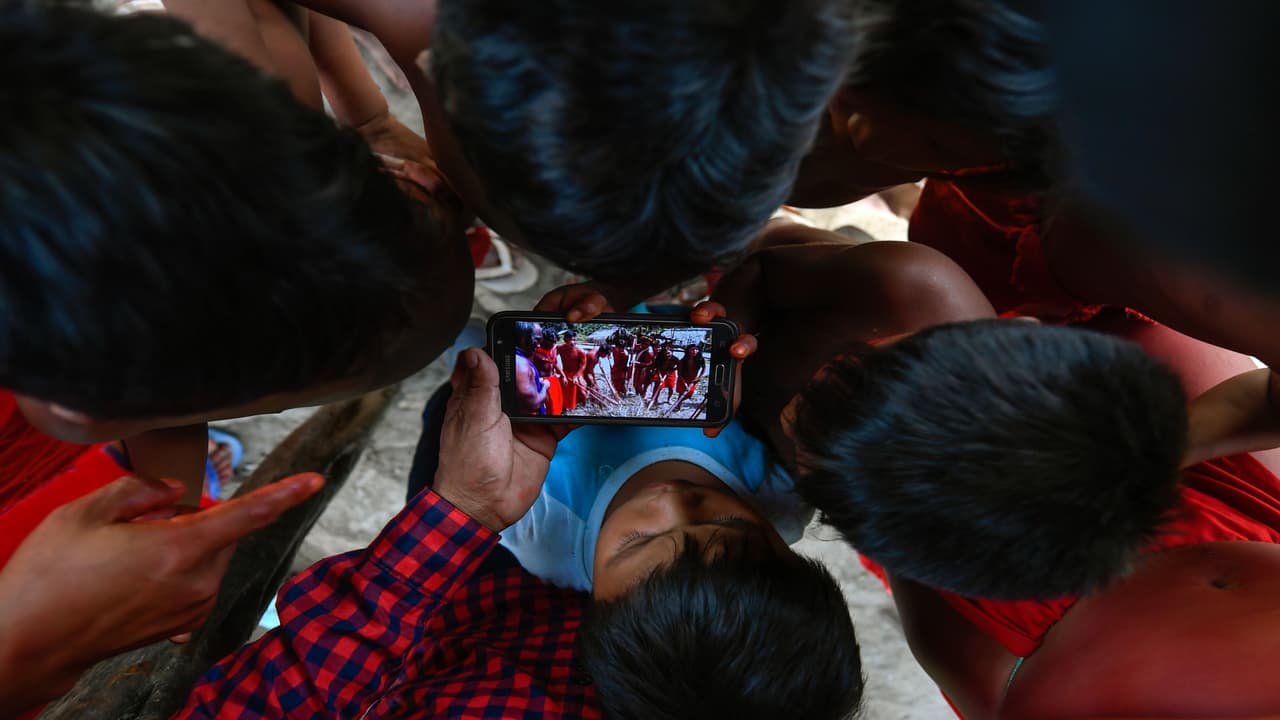 Muere un niño de 11 años mientras jugaba con un celular que se estaba cargando 