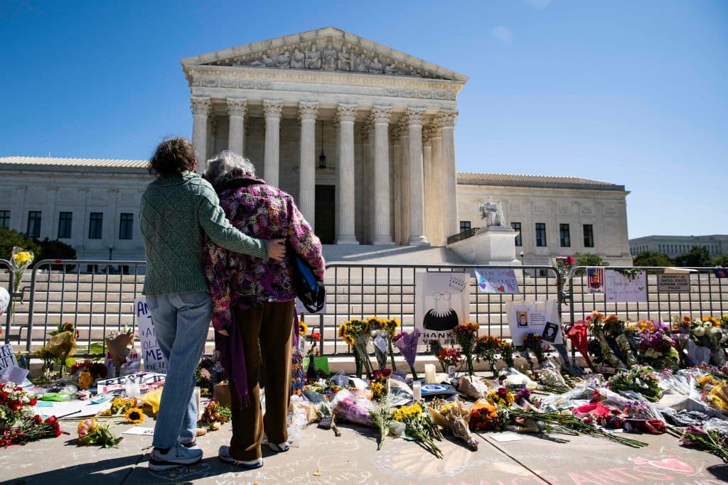 Más adelante en la semana deberá realizarse un funeral íntimo para la jueza, que será enterrada en el Cementerio Nacional de Arlington, junto a su esposo.