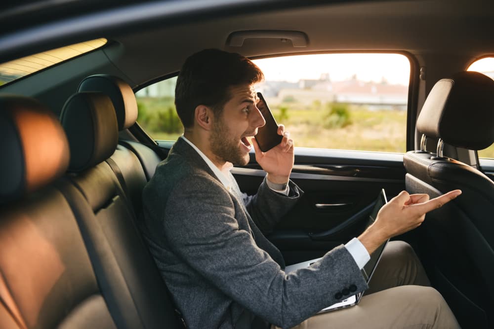 Te molestan las gentes cuyas reacciones son más lentas que las tuyas y si vas de pasajero en un taxi no te puedes controlar y tienes que decirle al chofer “ve más aprisa, ¿por qué manejas tan lento?”.