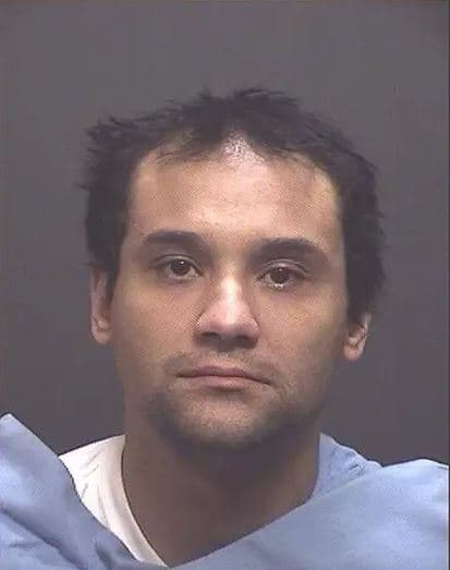 Un hombre que 
<b>enfrenta cargos por la muerte de dos niñas de Tucson</b> ha sido condenado por otro delito en el 
<b>condado de Maricopa</b>. Se trata de 
<b>Christopher Clements</b>, declarado culpable de fraude, robo y allanamiento de morada.
