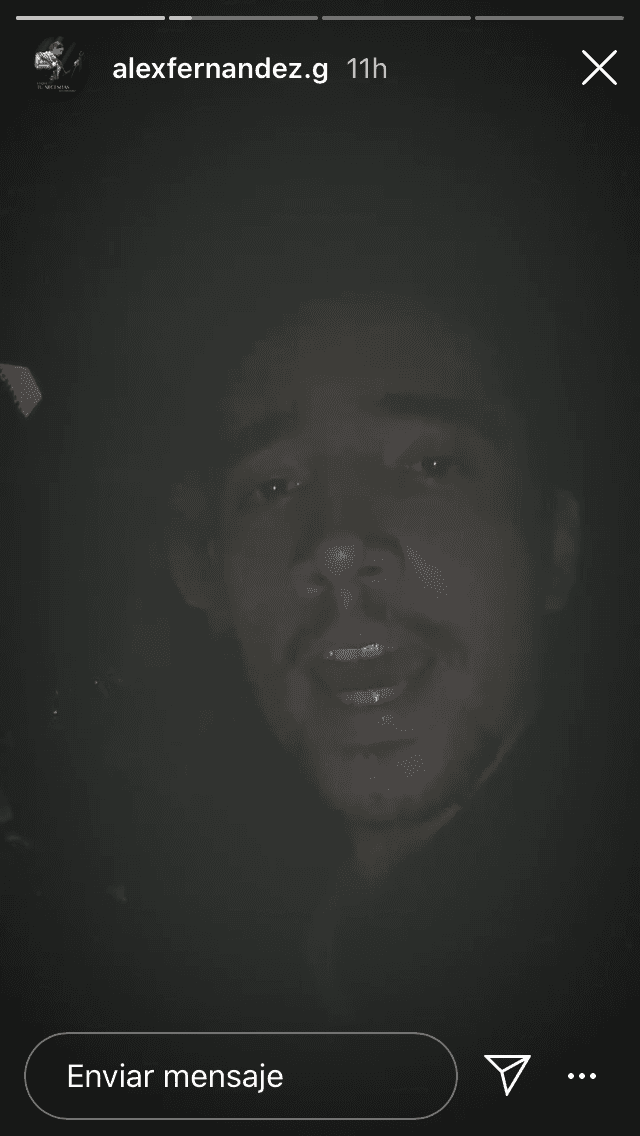 La noche del domingo 13 de septiembre, publicó unos clips en sus historias en donde aparece cantando en un lugar oscuro y de fondo se alcanza a apreciar la presencia de su novia. 
<br>
