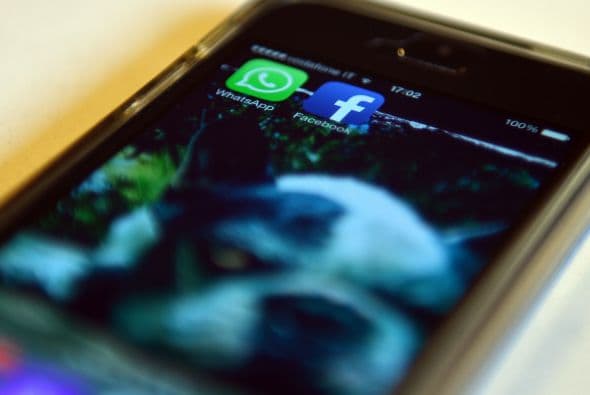 Esta es la cifra más cara pagada por la red social que acaba de festejar su décimo aniversario y supera por mucho el anterior récord establecido por la red de intercambio de fotos Instagram, adquirida en 2012 por un precio anunciado inicialmente en 1,000 millones de dólares (y que supuso finalmente 750 millones de dólares puesto que Facebook ya había pagado en parte con sus acciones, cuyo precio cayó en picado entre tanto).