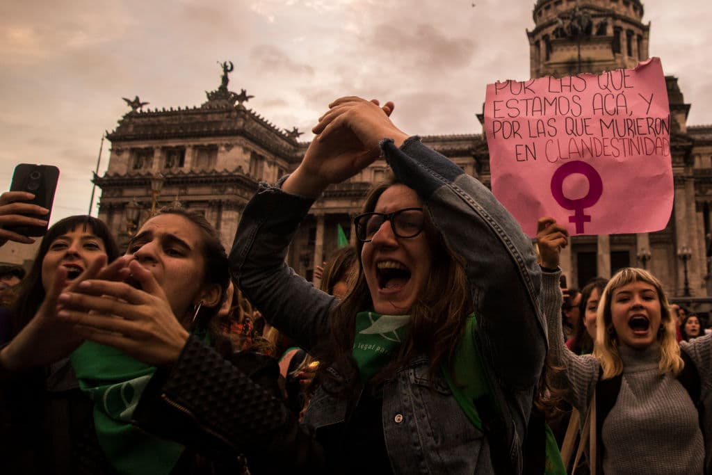 <b>"Por las que estamos acá y por las que murieron en clandestinidad"</b>, se lee en este mensaje de una protesta frente al Congreso en septiembre de 2017.