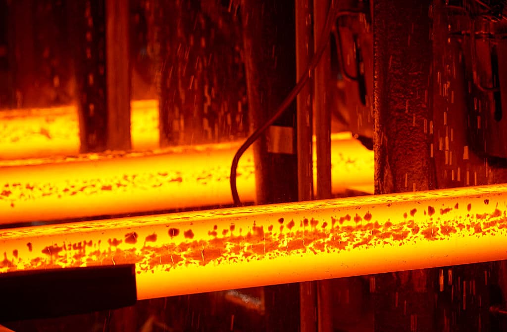Entre las compañías que pagan un salario que llega a seis dígitos hay numerosas tecnológicas pero también de otro tipo de industrias más tradicionales. Es el caso de 
<b>la siderúrgica Nucor,</b> que paga a su trabajador medio al menos 100,000 $, según un análisis del diario 
<i>Wall Street Journal</i>.