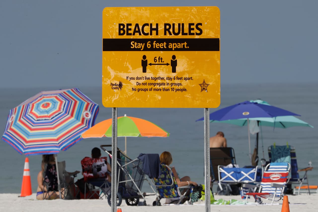 La norma de aislamiento comenzó en Florida el 3 de abril y expiró el 4 de mayo. Las autoridades dispusieron en las playas advertencias para que los visitantes mantuvieran distanciamiento físico. La reapertura excluye los condados de Miami-Dade, Broward y Palm Beach, que han tenido la mayoría de los casos de covid-19.
